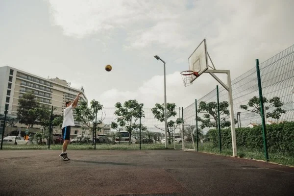WNBA季后赛明尼苏达山猫科利尔与斯图尔特争冠关键对位走势格局分析